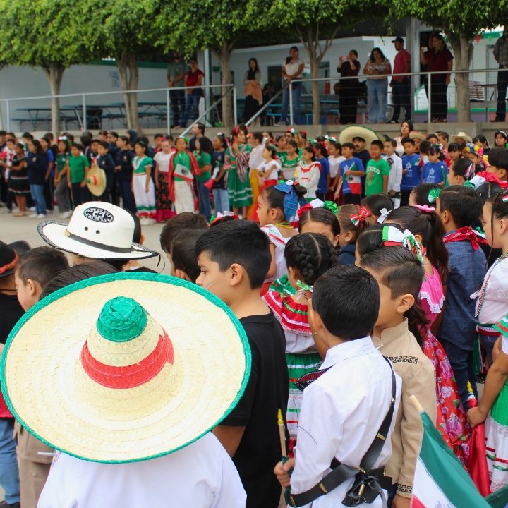 Alumnos de Primaria en la conmemoración del 15 de septiembre